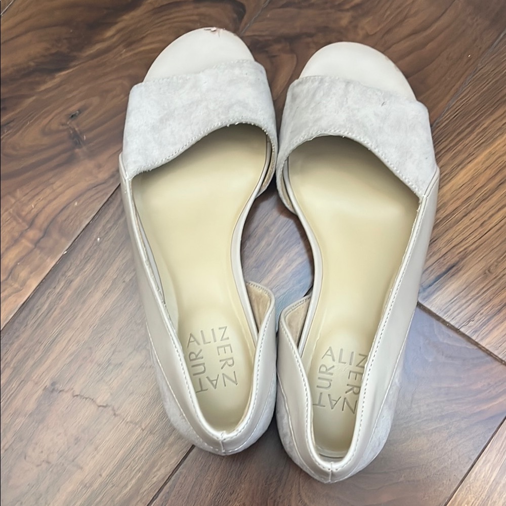 Naturalizer Women's Cream Open-Toe Flats